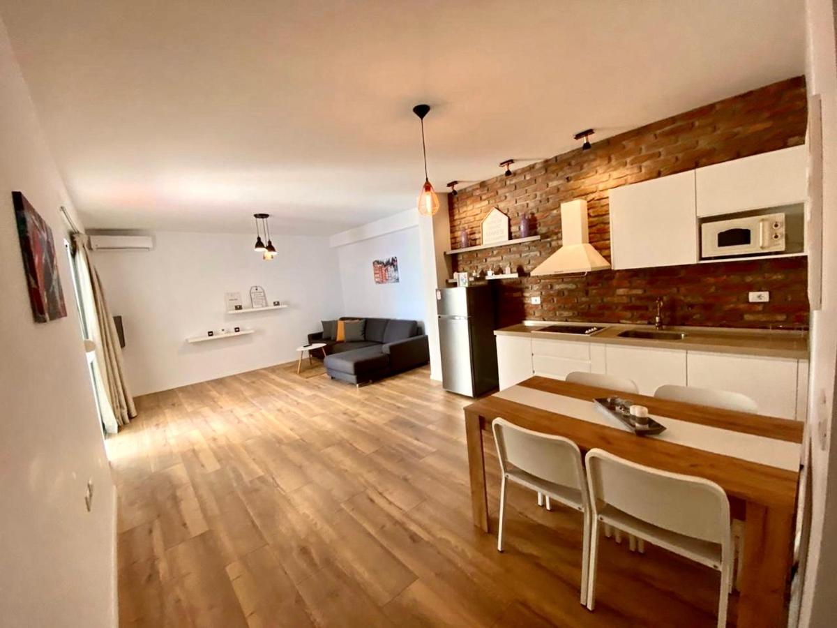 Rock Apartments Sarande Exterior photo