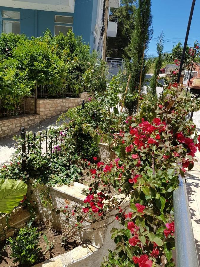 Rock Apartments Sarande Exterior photo